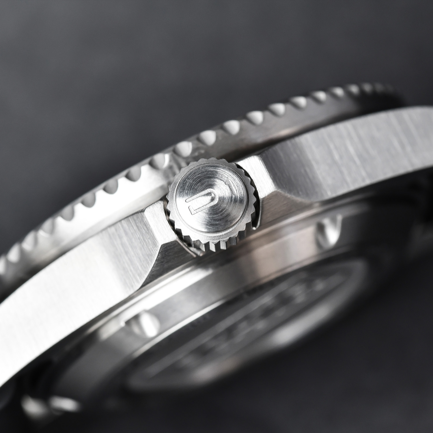 Diver One D1 500 Titanium Black V2 02