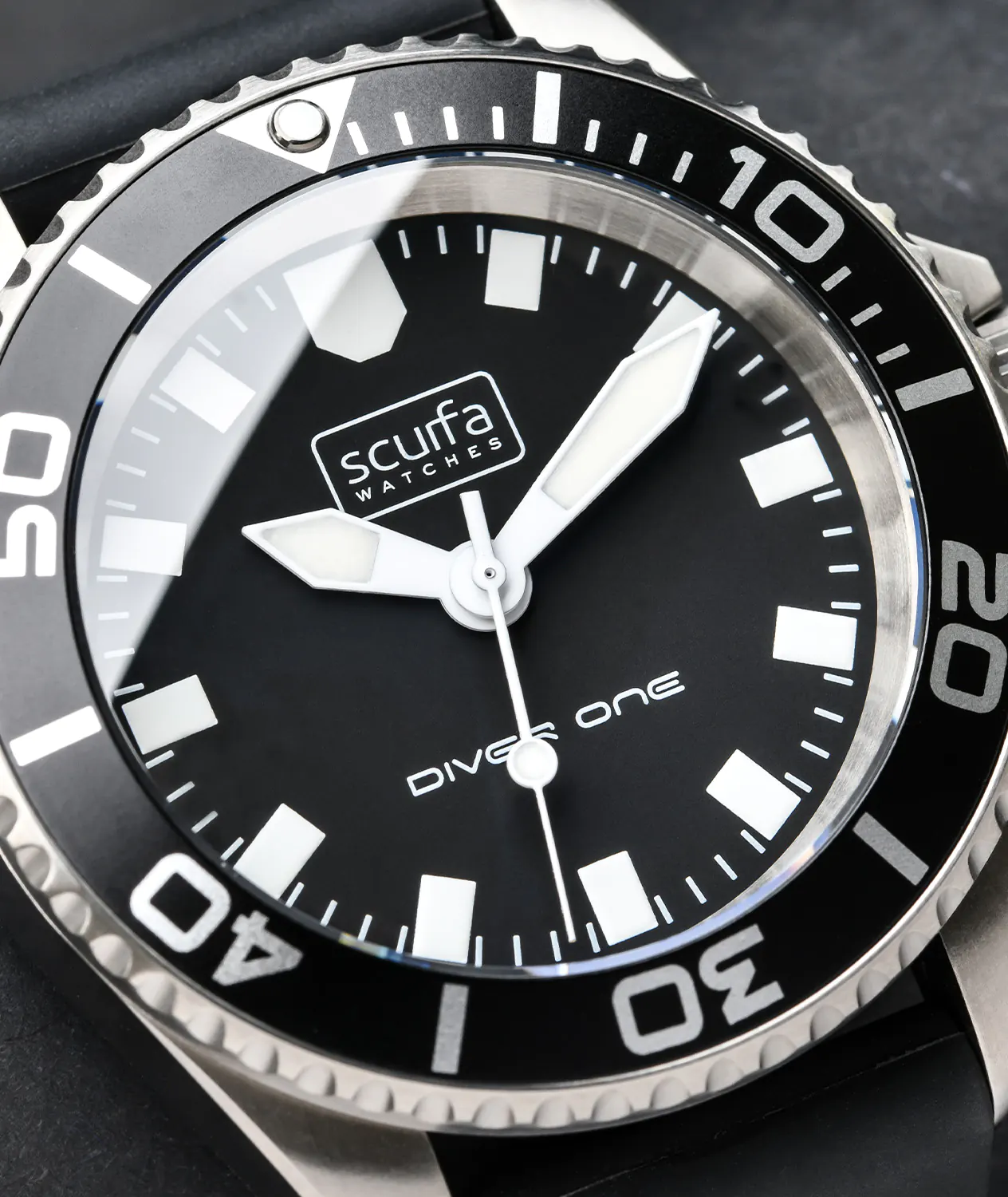 Diver One D1 500 Titanium Black 02